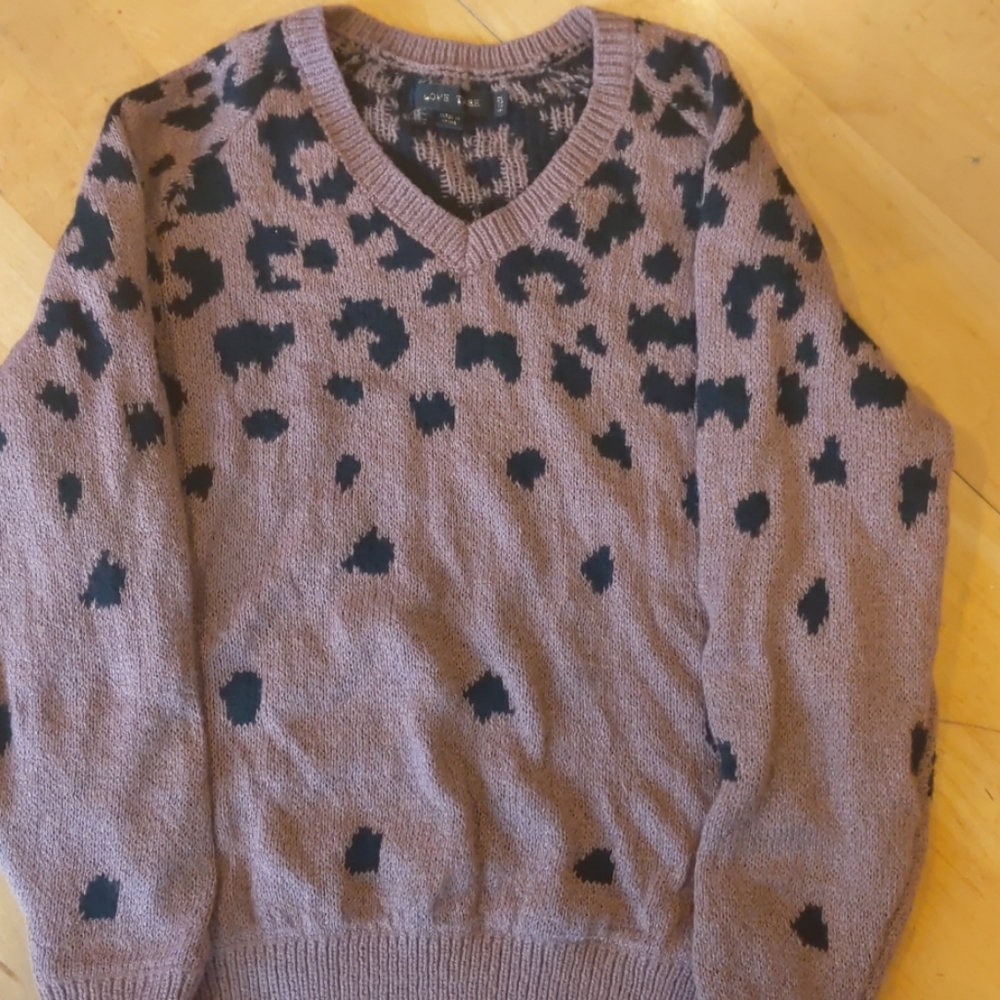 Love Tree V neck sweater. Small